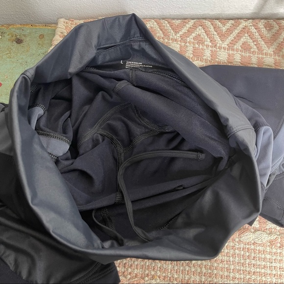 Charli Cohen Designer Activewear HighWaist Laser
Capri Legging Large Retail $275 - Picture 9 of 13